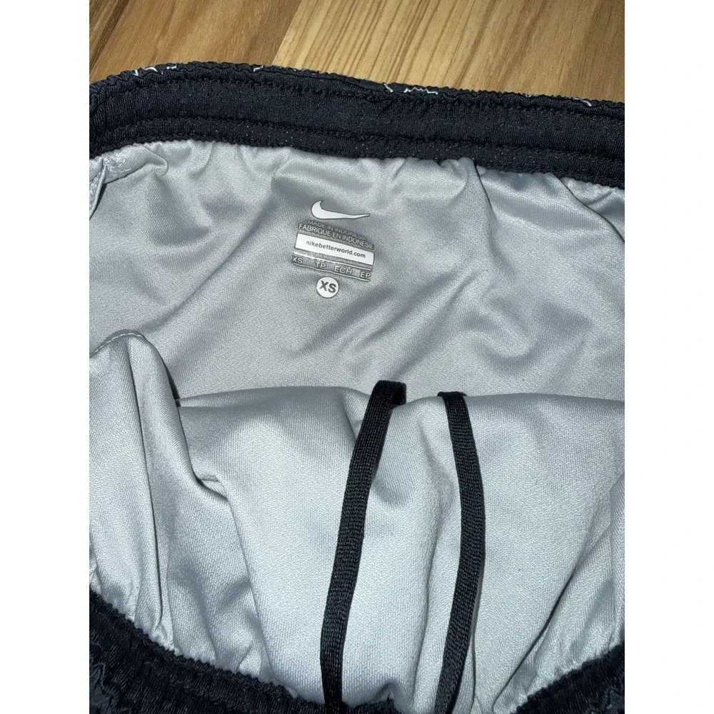 Nike Dri-Fit Running‎ Shorts Women's XS Black Geo Print Lined Elastic Waist